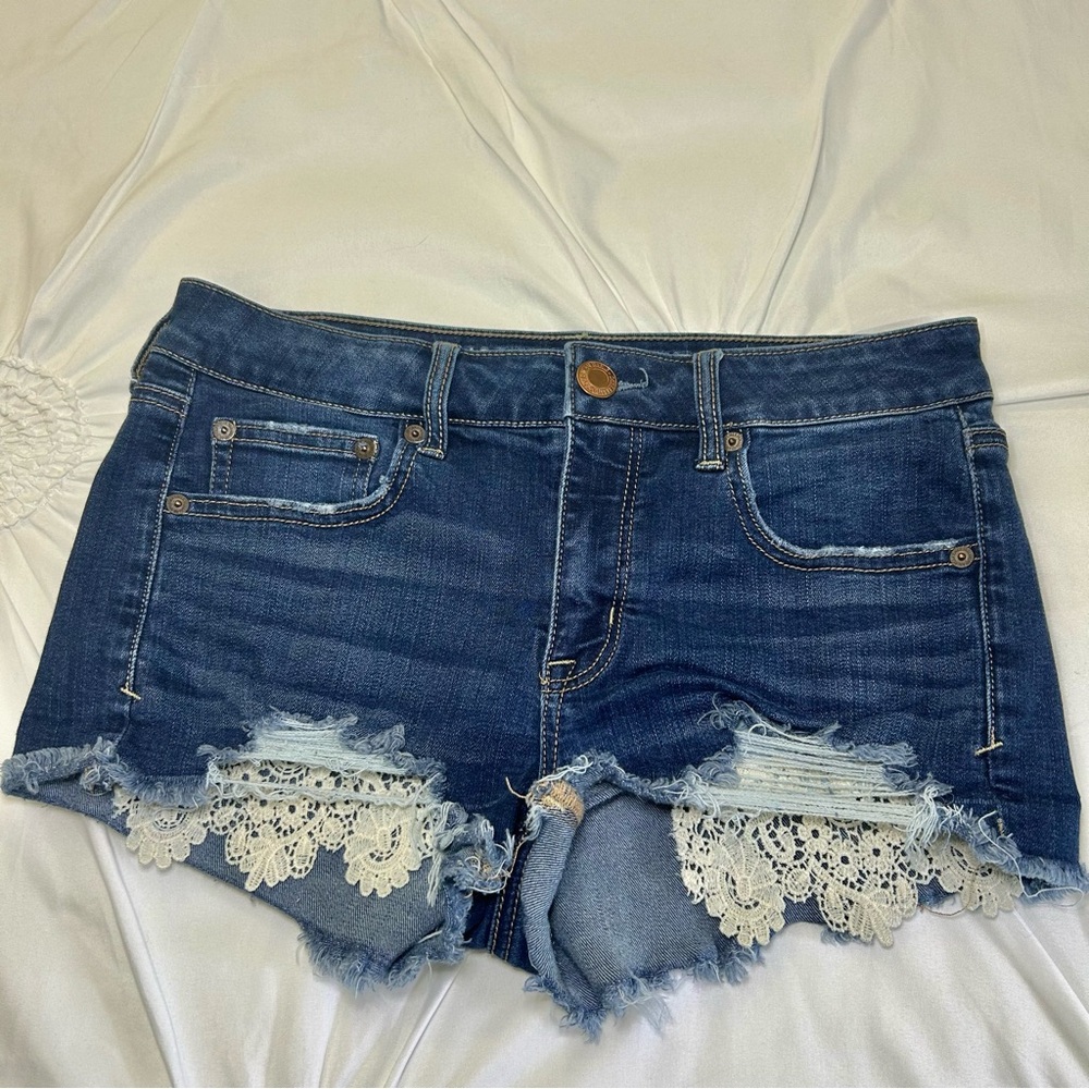 American Eagle Denim & Cream Lace Pocket Frayed Hem Shortie Jean Shorts Size 8